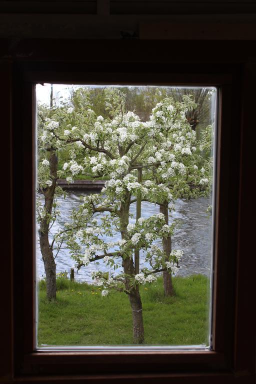 Pipowagen/Chalet De Oude Rijn Bed & Breakfast Harmelen Bagian luar foto