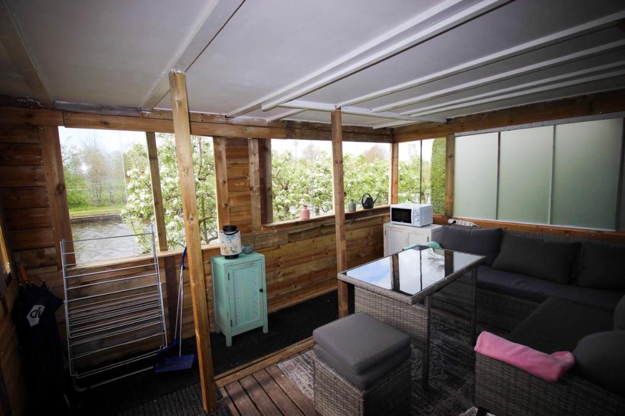 Pipowagen/Chalet De Oude Rijn Bed & Breakfast Harmelen Bagian luar foto